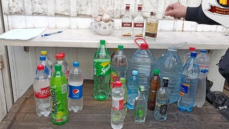 У Луцьку на Старому ринку «накрили» дві точки продажу небезпечного пійла