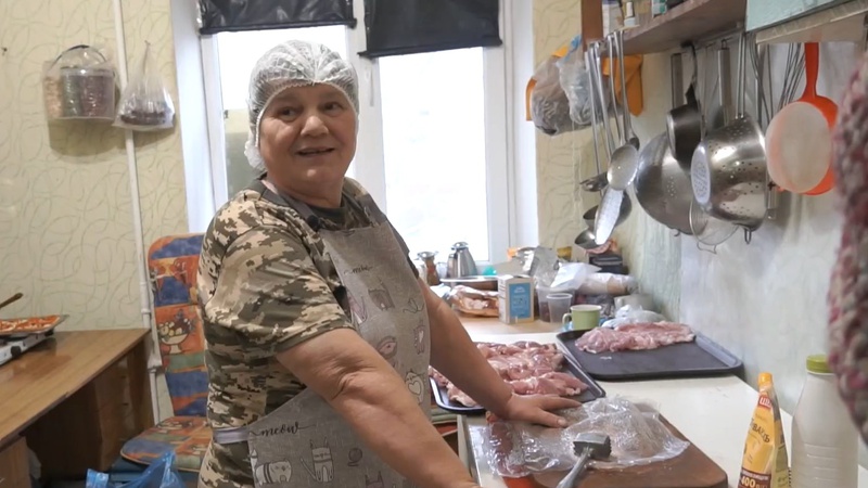 Для бійців волинської «сотки» готує їжу Гуцулка Ксеня