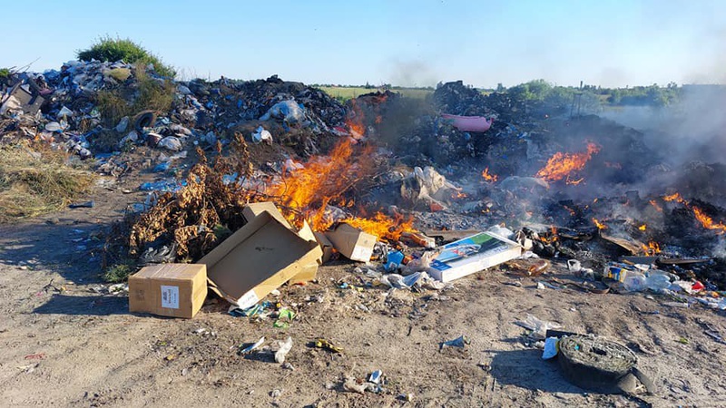 У селищі на Волині горіло сміттєзвалище