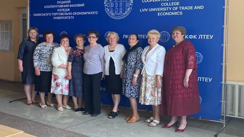 У луцькому коледжі зустрілися випускники, які не бачилися 50 років. ФОТО