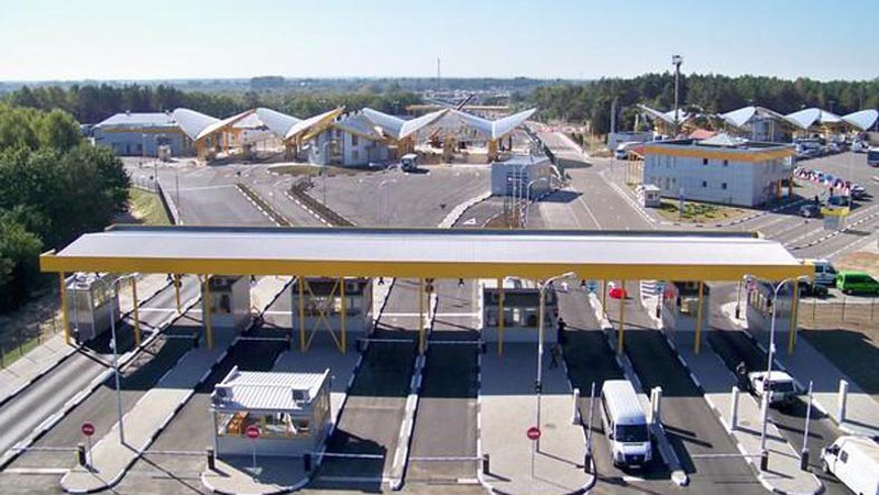 У пунктах пропуску на Волині – довжелезні черги: українці масово ринули на заробітки до Польщі