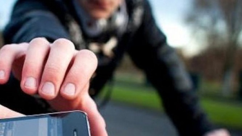 У Нововолинську на зупинці побили та пограбували 29-річну жінку