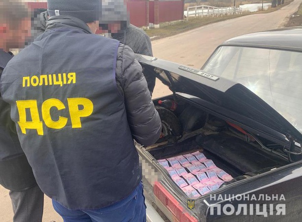 Волинському податківцю, який вимагав 10 тисяч від підприємця, оголосили про підозру