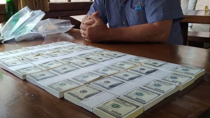 135 тисяч доларів – за перстень «масонської ложі»: як волинський політик повівся на «розвод» афериста