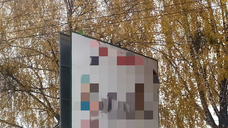 У Луцьку демонтовують рекламні щити