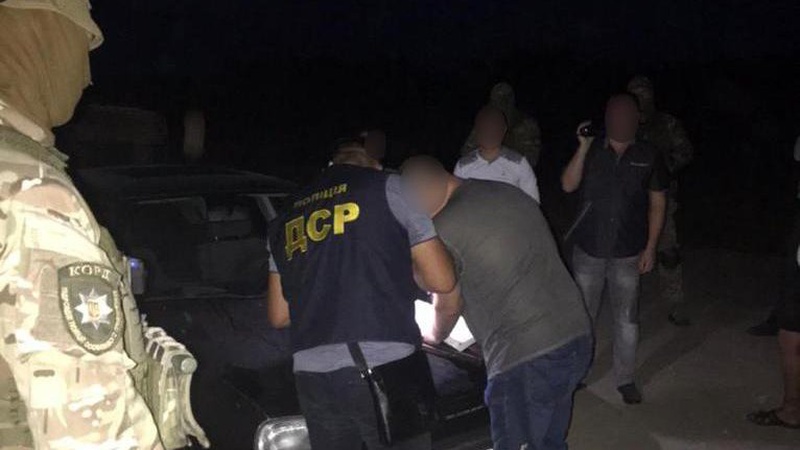 На Волині чотирьом фігурантам, які здійснювали незаконні операції з бурштином, оголосили підозру