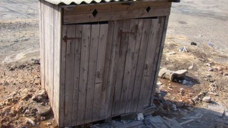 «Хтось прибирає сліди злочину», - брат загиблого у вуличному туалеті волинянина