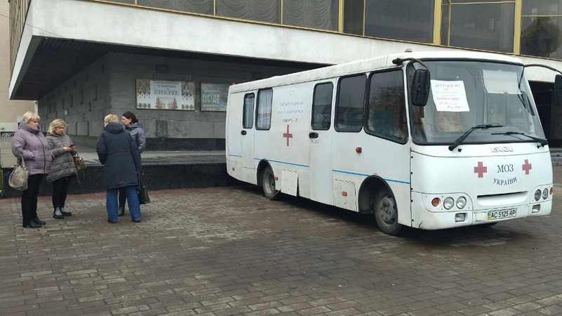 У центрі Луцька безплатно обстежували легені охочим