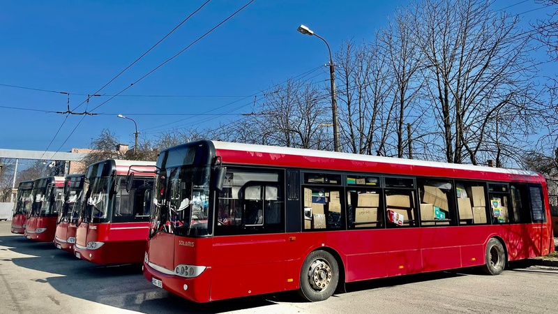 До Луцька з Литви доставили 6 автобусів з гуманітарною допомогою