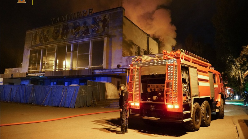 У Києві горів кінотеатр. ФОТО. ВІДЕО