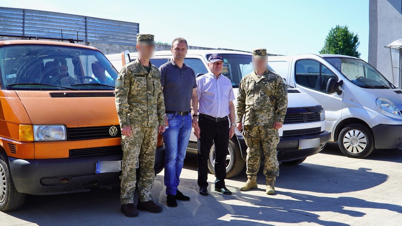 Волинянин передав чотири буси на потреби Князівської бригади