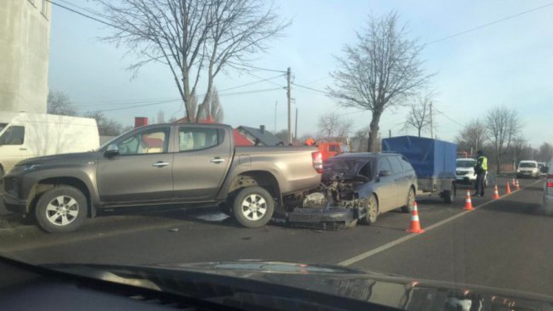 У Луцьку – аварія: на Ківерцівській зіткнулися дві автівки. ФОТО
