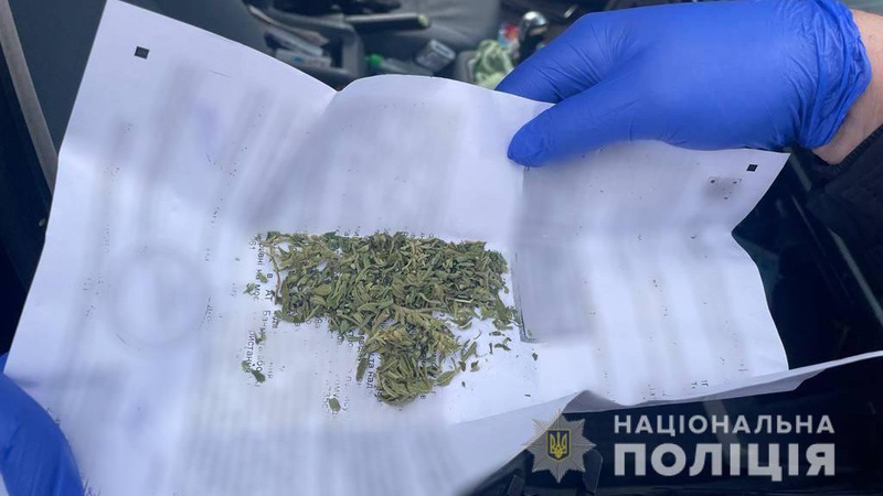 У чоловіка в Ковелі вилучили гранату, штик-ніж та наркотики