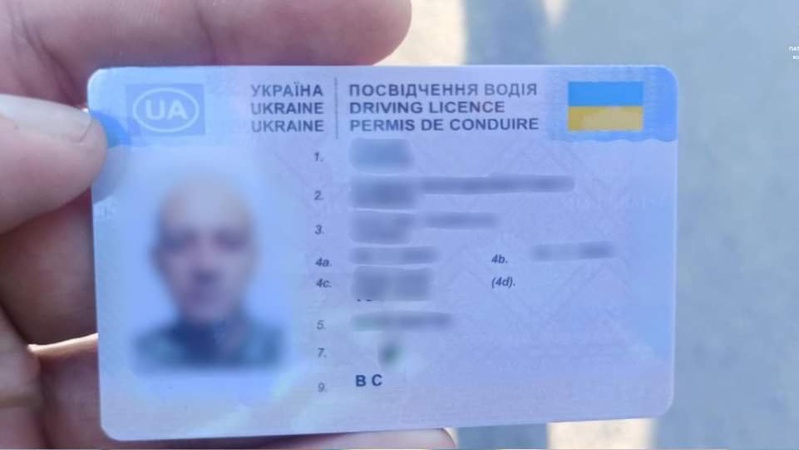 Волинські патрульні виявили водія з, ймовірно, підробленими документами