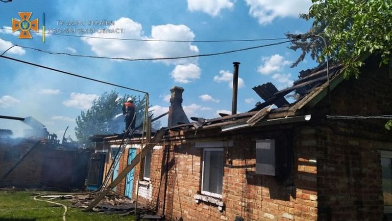 На Волині горіла господарська будівля: пожежники врятували тварин