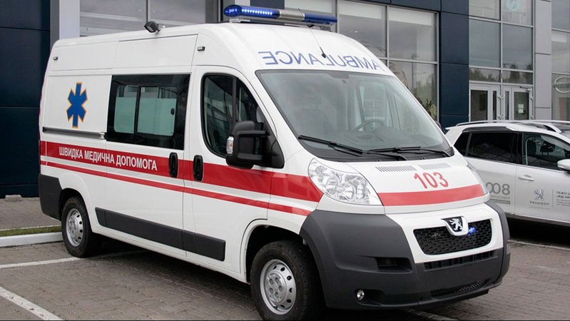 Авто на швидкості влетіло в групу українців у Польщі