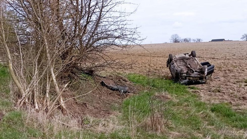 На Волині 17-річна дівчина на авто злетіла у кювет: троє людей у лікарні