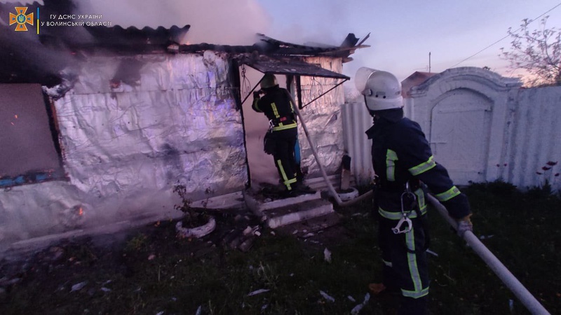 Під Луцьком вночі горів житловий будинок. ВІДЕО