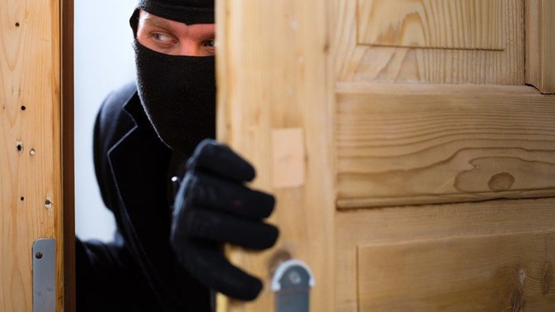 У Луцькому районі двоє чоловіків обікрали будинок, серед крадіїв – неповнолітній