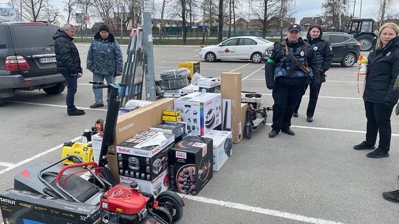 На Київщині затримали мародерів, які обікрали зруйнований орками гіпермаркет