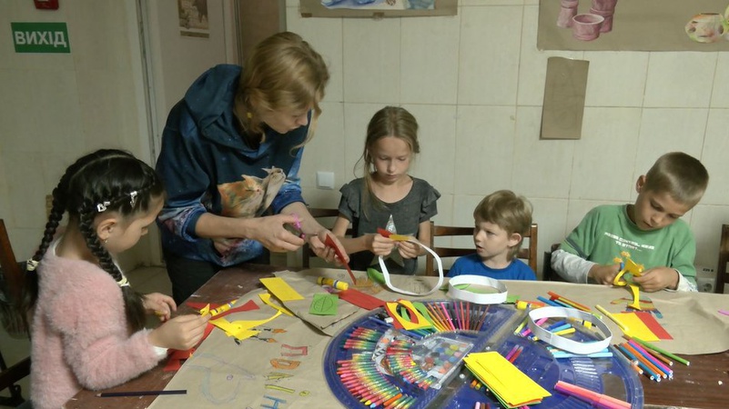 Повідомили, скільки дітей-переселенців навчається у школах Волині