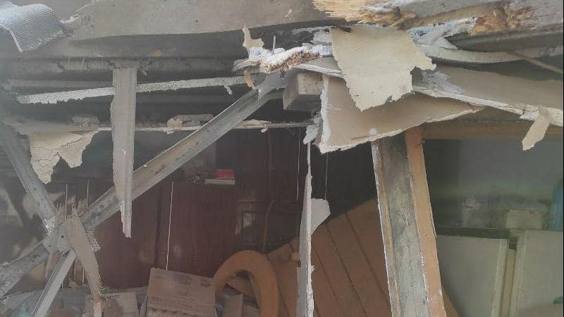 Поліція Луганщини і Донеччини повідомляє про обстріли цивільних об’єктів, є загиблі та поранені