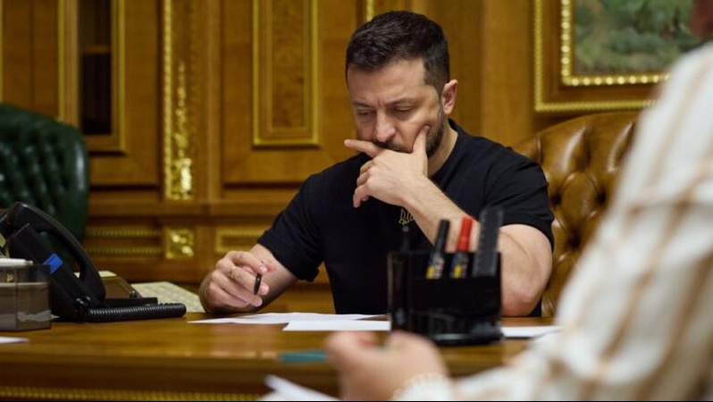 Зеленський відповів на петицію про заборону видачі повісток на вулиці, блокпостах та АЗС