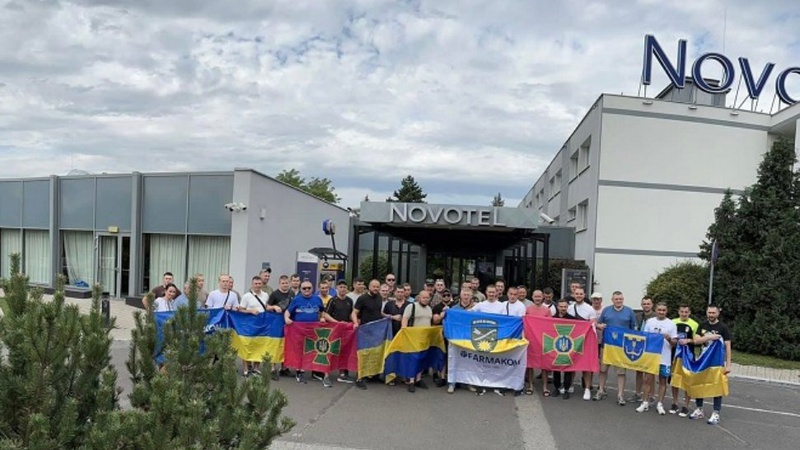 Луцькі прикордонники поїхали підтримати Усика у бою проти Дюбуа