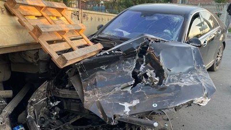 У Ковелі «мерседес» врізався у вантажівку. ФОТО. ВІДЕО