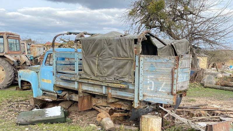 Міськрада на Волині продає з молотка ГАЗ без вікон і коліс. ФОТО
