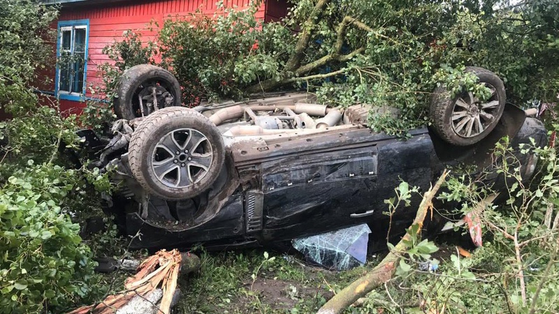 У Камінь-Каширському районі водій Range Rover злетів з дороги: є постраждалі