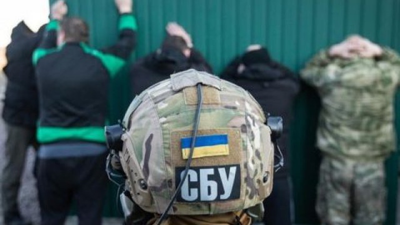 Окупанти знімають постановочні сюжети з вивезеними з України іноземцями