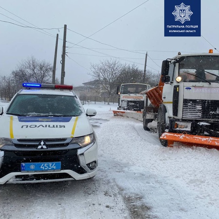 Патрульна поліція Волині звернулася до пішоходів та водіїв