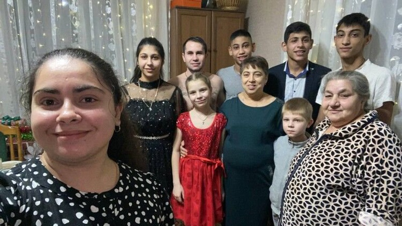 Щоб виїхати з окупації платила по сім тисяч за кожного: переселенка з Херсонщини про війну та семеро прийомних дітей