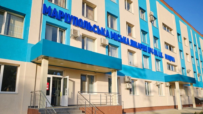 Окупанти видають вкрадене у Маріуполі медобладнання за свою гуманітарну допомогу