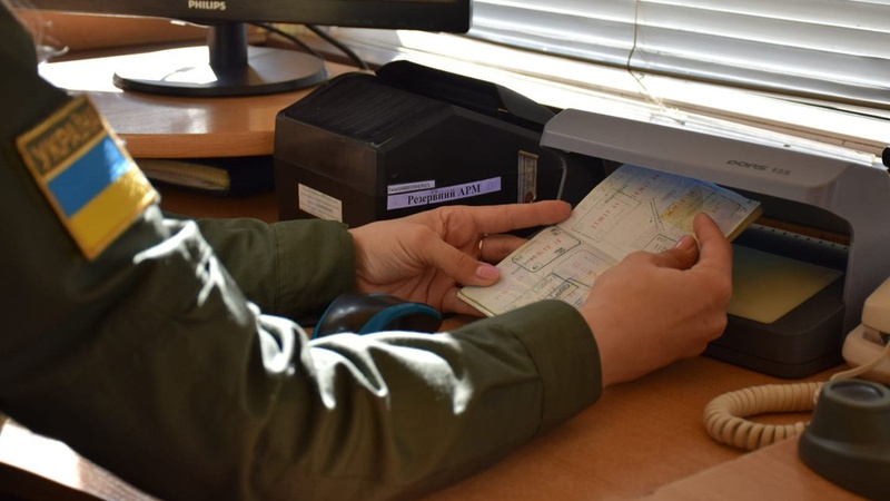 Маріуполець підробив документи та хотів втекти з України через «Устилуг»