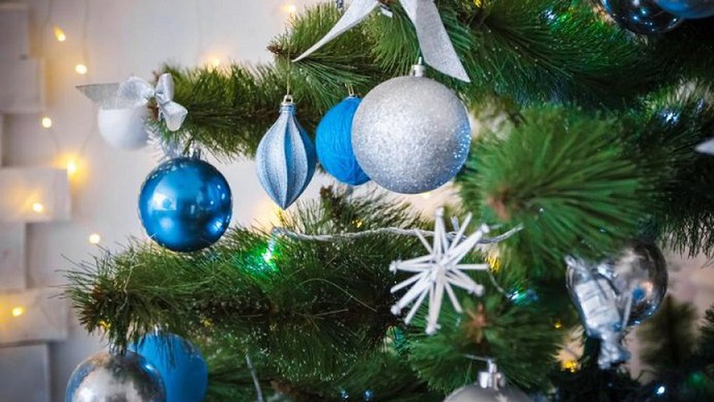 Новорічні свята пройдуть без аварійних відключень світла, якщо не буде обстрілів, – Шмигаль