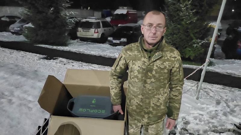 Захисникам з волинської бригади передали на фронт зарядну станцію