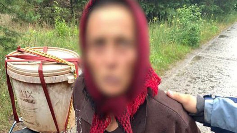 Волинські поліцейські  разом із небайдужими громадянами розшукали пенсіонерку, яка заблукала під час збирання ягід