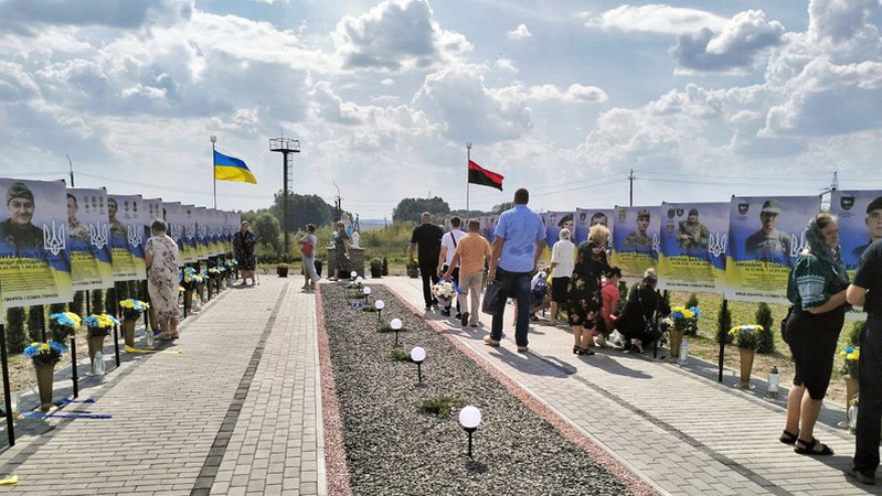 У громаді на Волині відкрили Алею Слави на честь полеглих захисників