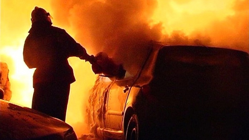 У селищі на Волині горів легковик