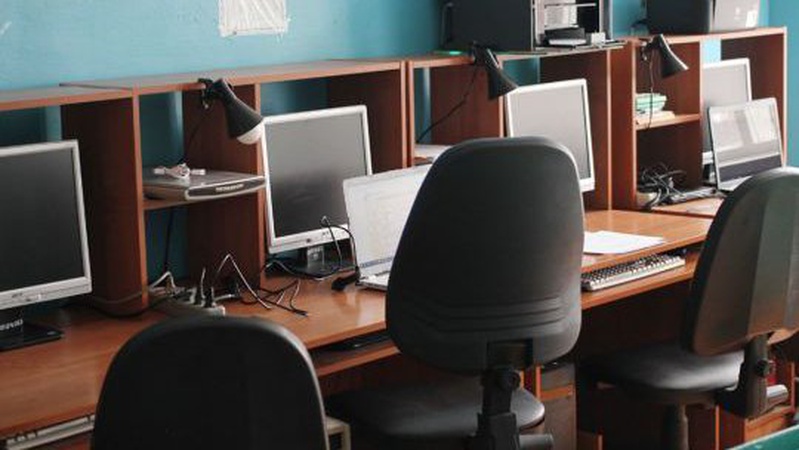 МОЗ оголосив конкурс: комп’ютери школам, за вакцинацію працівників