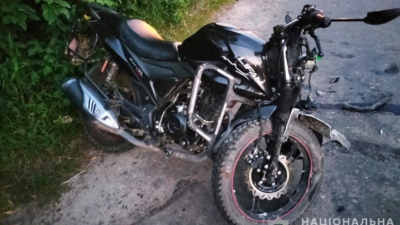 У Луцькому районі зіткнулись автомобіль та мотоцикл