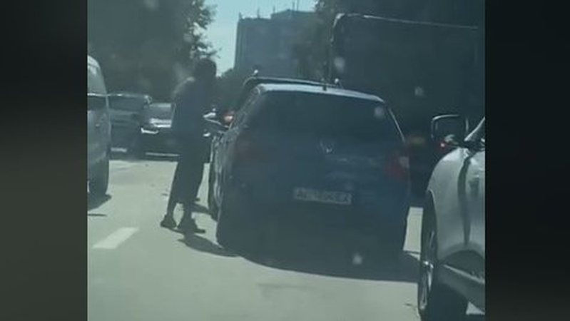 У Луцьку біля РЦ «Промінь» – аварія: утворився величезний затор