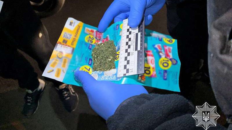 Група підтримки: у Луцьку на місце ДТП приїхав чоловік з канабісом