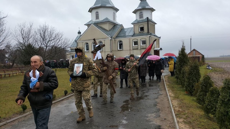 Добродушний та готовий допомогти кожному: волиняни попрощалися із загиблим Героєм Олегом Патіюком