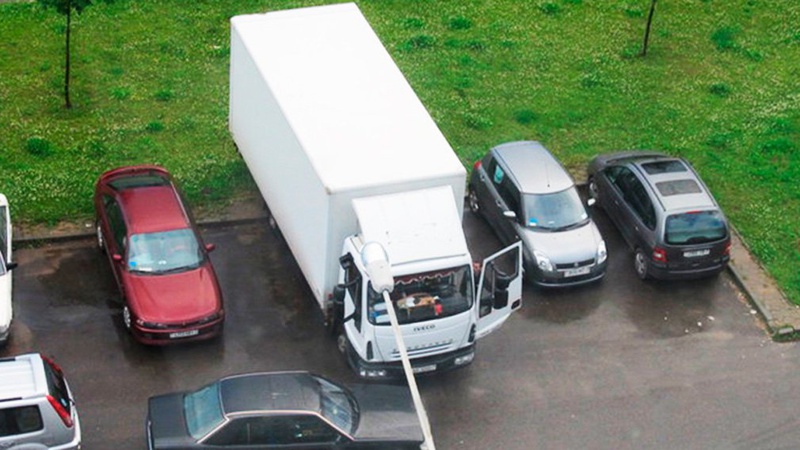 У дворах багатоповерхівок Луцька хочуть заборонити паркування бусів