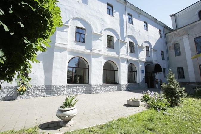 Випускникам луцького коледжу встановлять меморіальні дошки