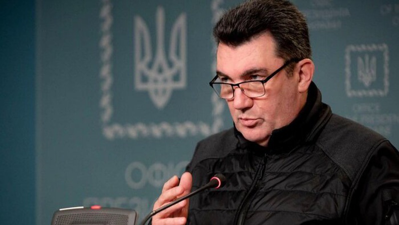 Питання дозволу на виїзд чоловіків за кордон розглядатиметься на Ставці, – Данілов