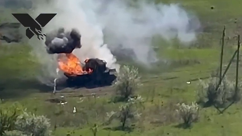 Волинські бійці перетворили БМП-2 окупантів на ефектний смолоскип